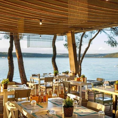Easyatent Bungalow Tent Lanterna Červar-Porat Dış mekan fotoğraf