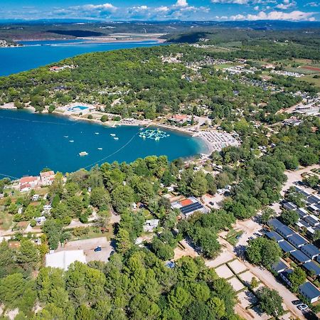 Easyatent Bungalow Tent Lanterna Červar-Porat Dış mekan fotoğraf