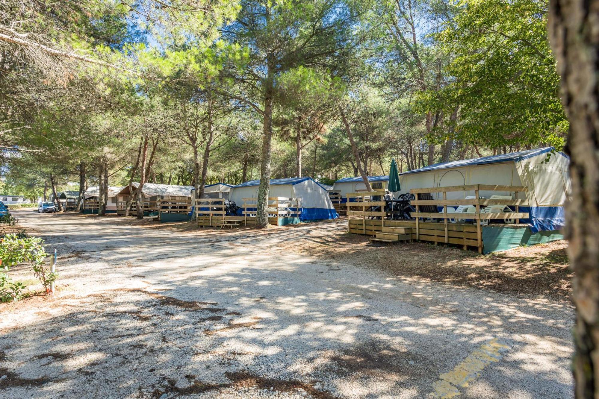 Easyatent Bungalow Tent Lanterna Červar-Porat Oda fotoğraf