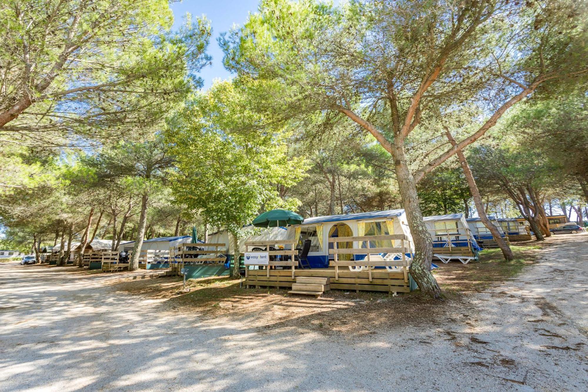 Easyatent Bungalow Tent Lanterna Červar-Porat Oda fotoğraf