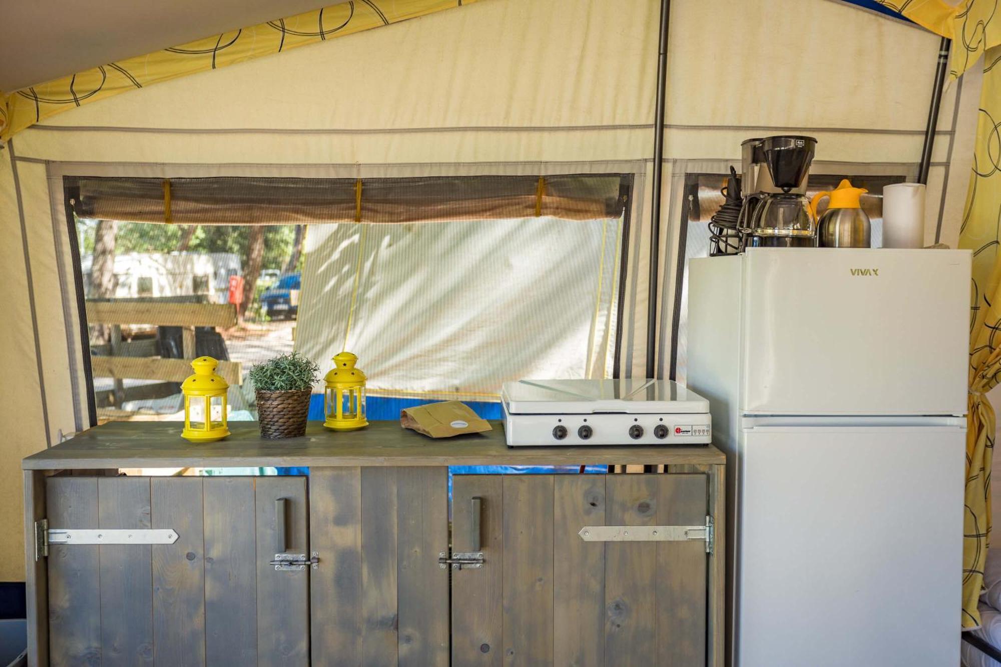 Easyatent Bungalow Tent Lanterna Červar-Porat Oda fotoğraf