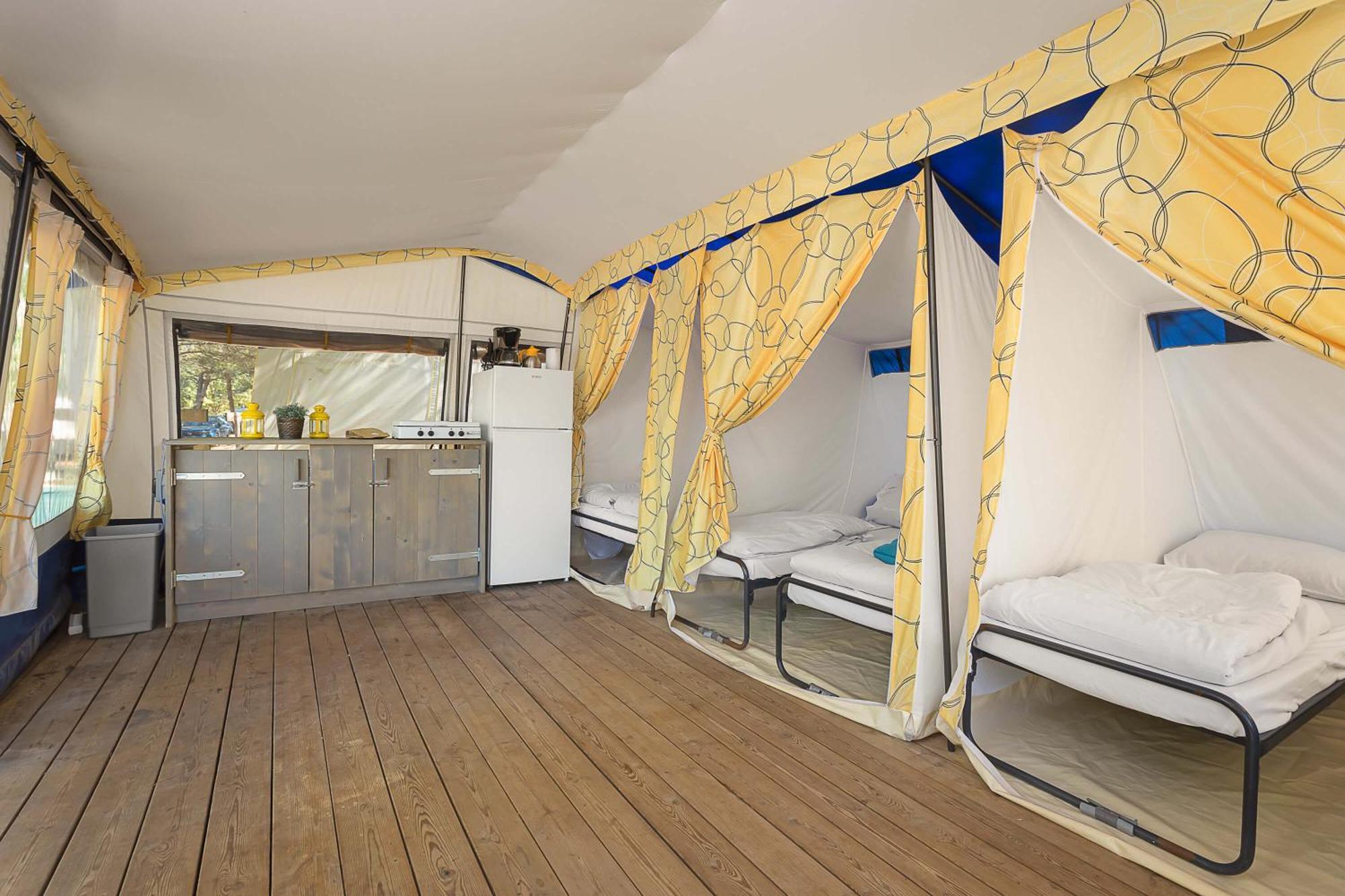 Easyatent Bungalow Tent Lanterna Červar-Porat Oda fotoğraf