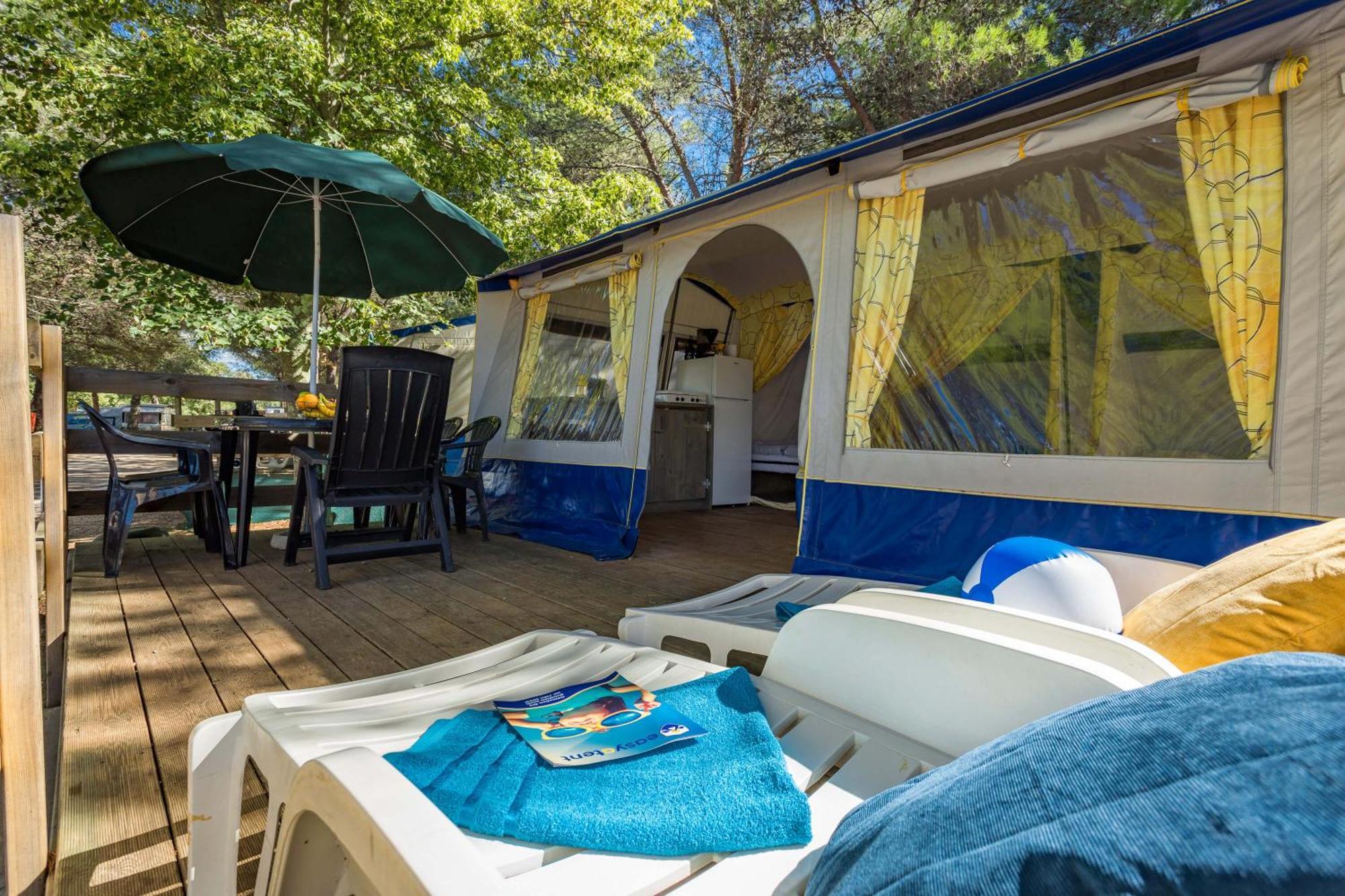Easyatent Bungalow Tent Lanterna Červar-Porat Oda fotoğraf