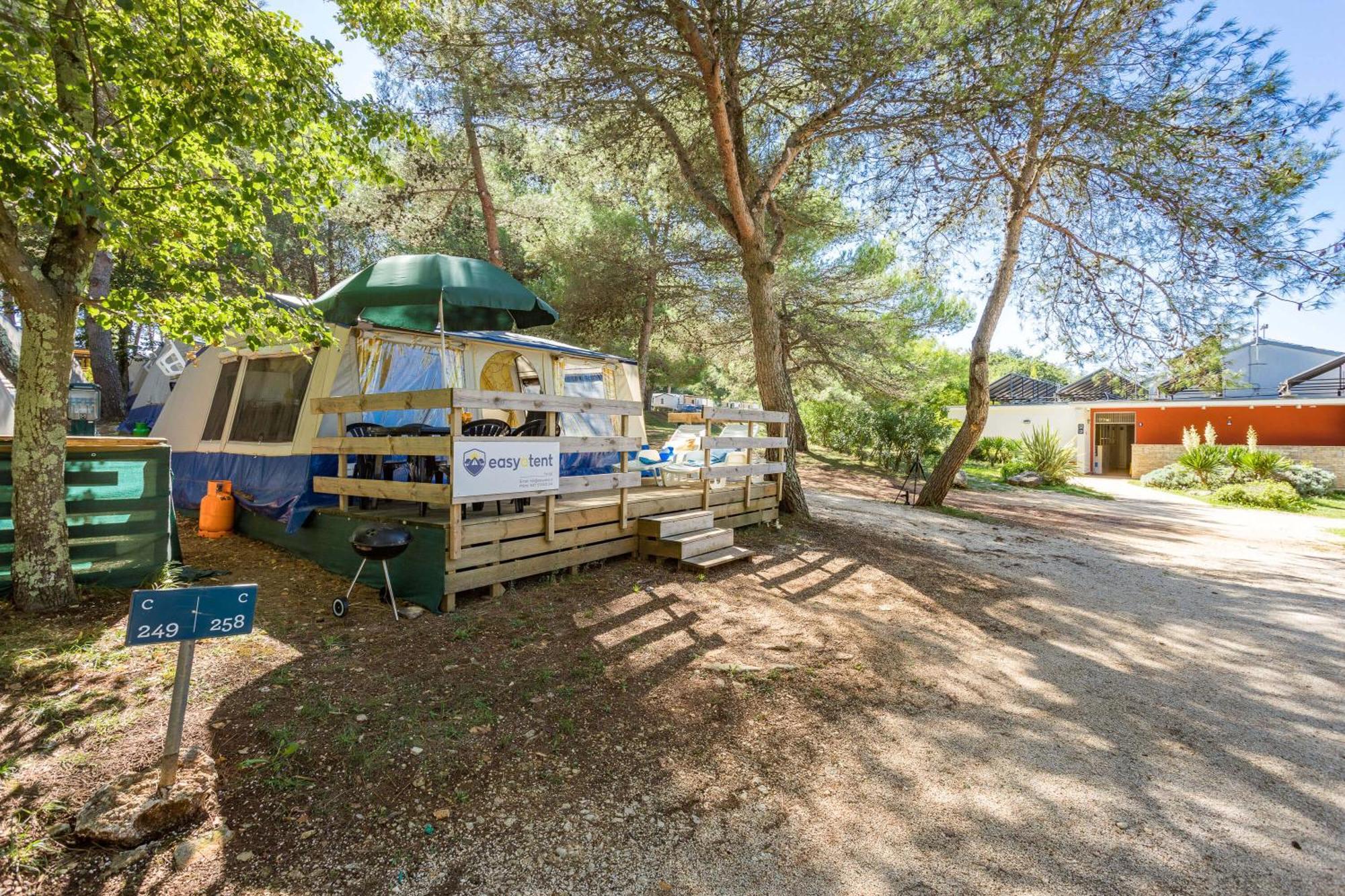 Easyatent Bungalow Tent Lanterna Červar-Porat Oda fotoğraf