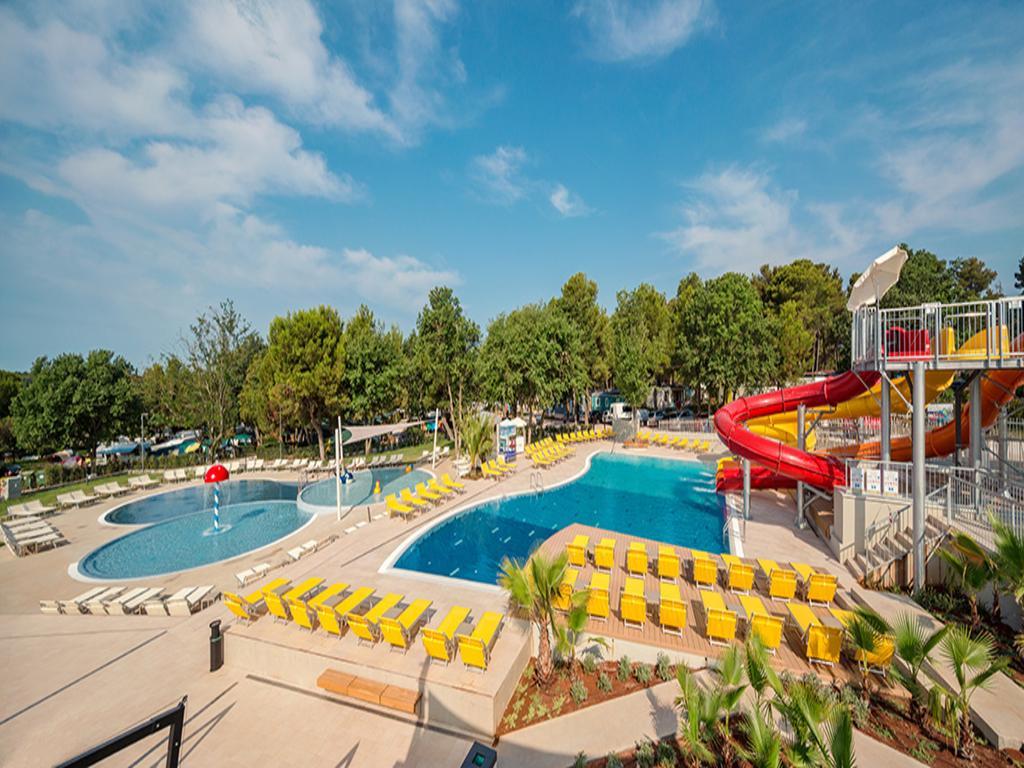 Easyatent Bungalow Tent Lanterna Červar-Porat Dış mekan fotoğraf