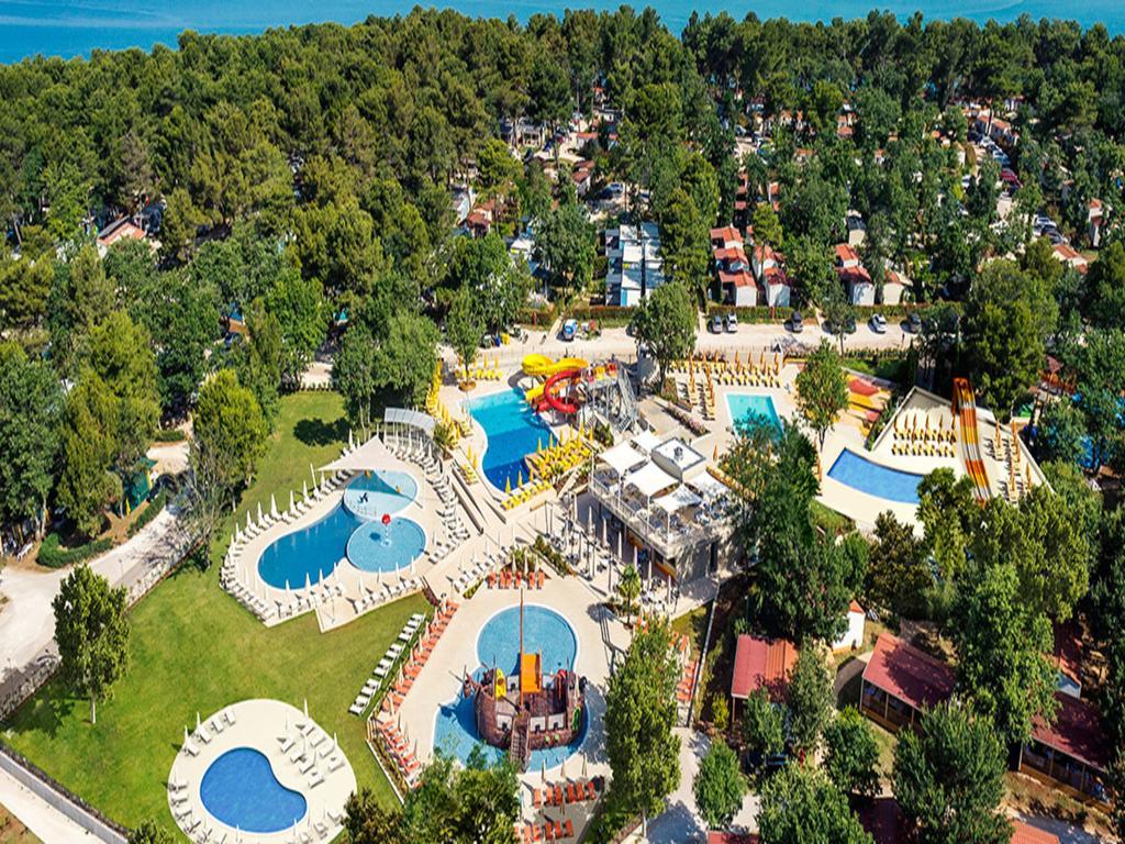 Easyatent Bungalow Tent Lanterna Červar-Porat Dış mekan fotoğraf